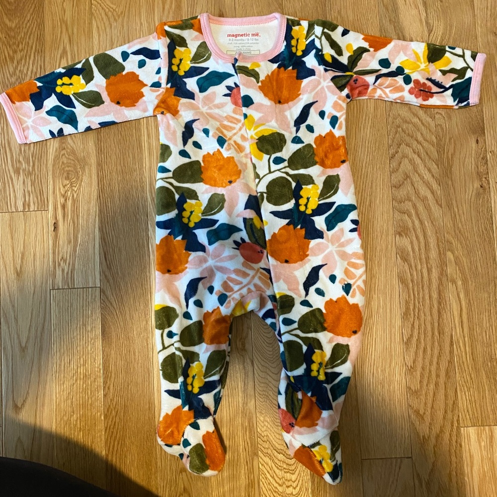 Magnetic Me flower footie never worn
